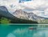 Der Emerald Lake (Smaragdsee) gilt als eine landschaftliche Perle inmitten der majestätischen Szenerie der kanadischen Rocky Mountains. In den Sommermonaten ist er besonders bei Kanu- und Kajakfahrern beliebt.